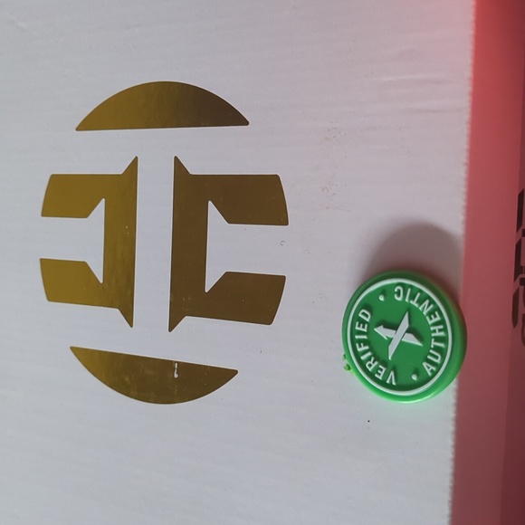 Adidas James Harden Vol. 4  size 10. Scarlet  Basketball authentic - Picture 3 of 6